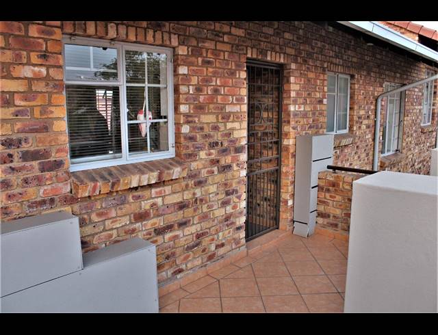 2 BEDROOM APARTMENT SOLD IN THERESAPARK